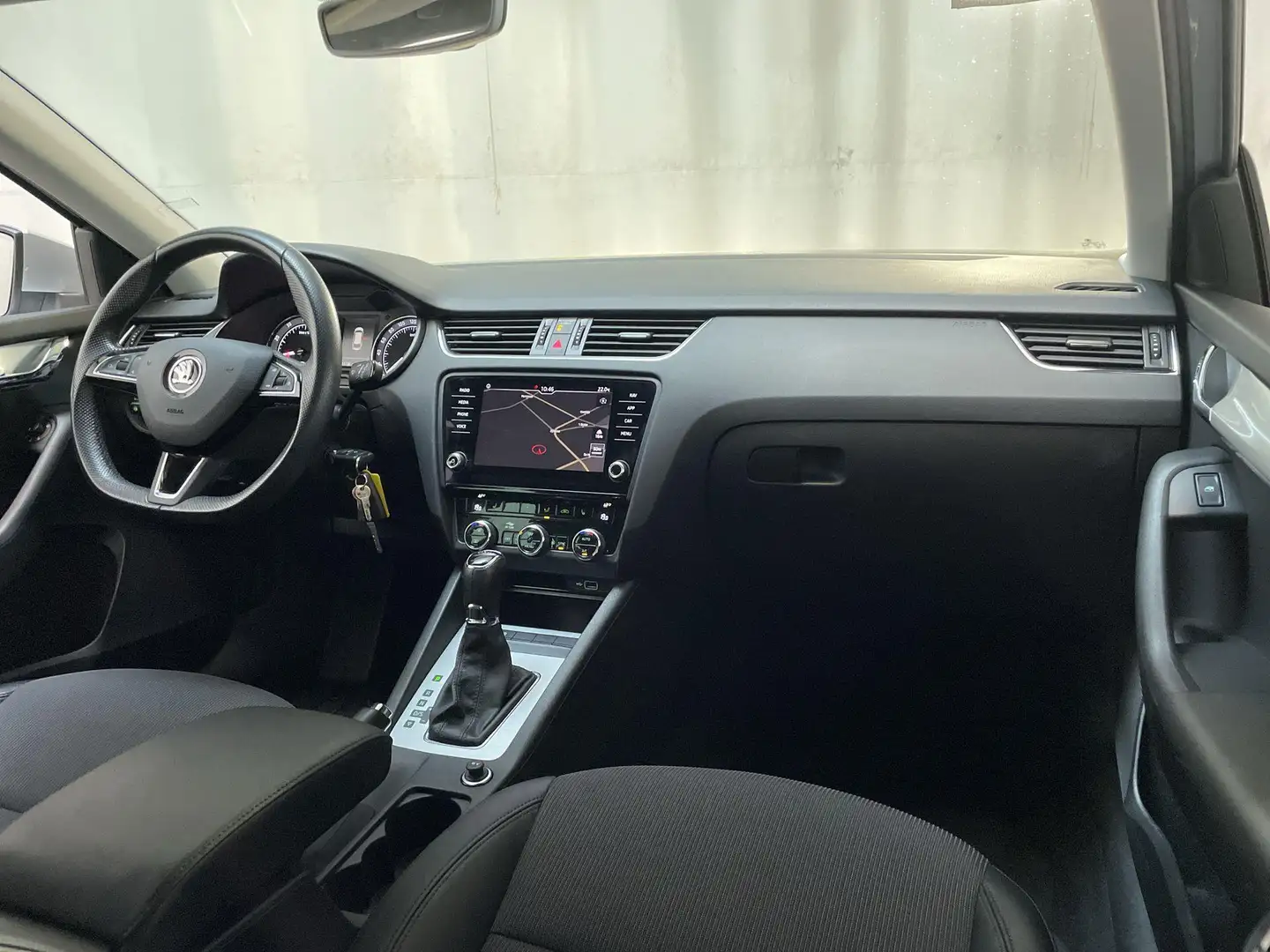 Skoda Octavia Combi 1.5 TSI 150pk DSG Greentech Business Edition Grijs - 2