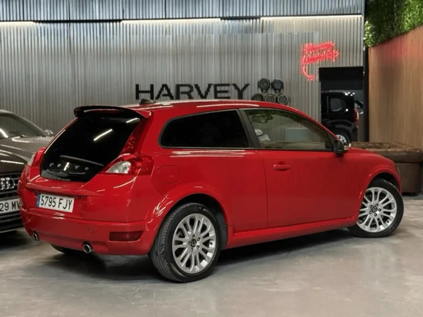 Volvo C30 T5 Momentum Rouge - 2