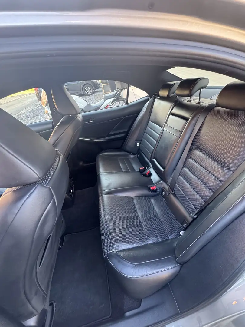 Lexus IS 300 300h F Sport - 2