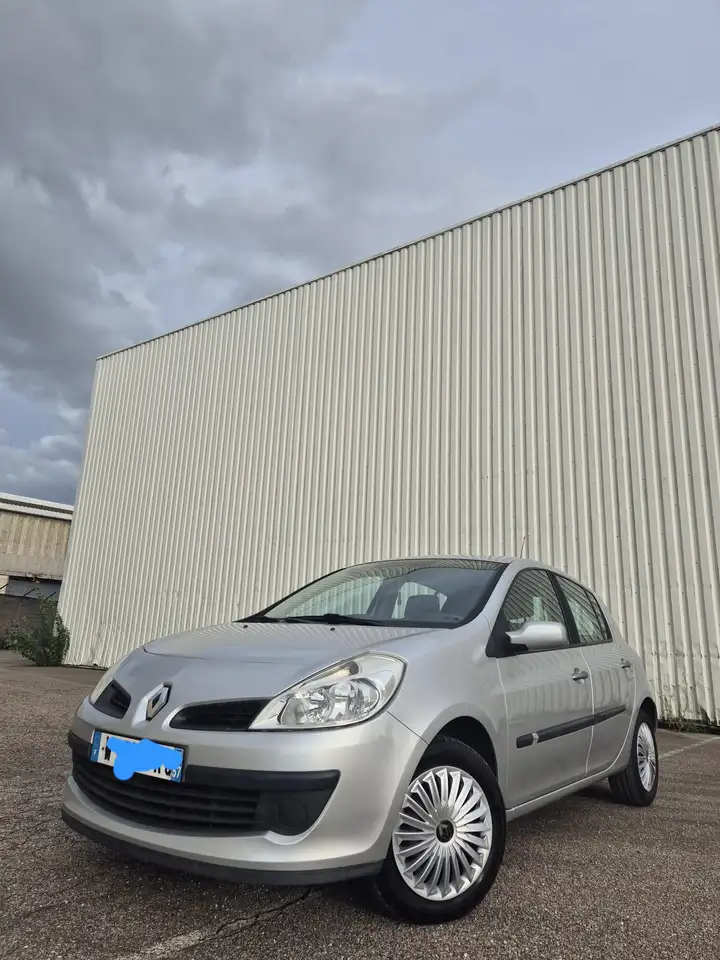 Renault Clio 1.4 16V 100 PrivilÃ¨ge