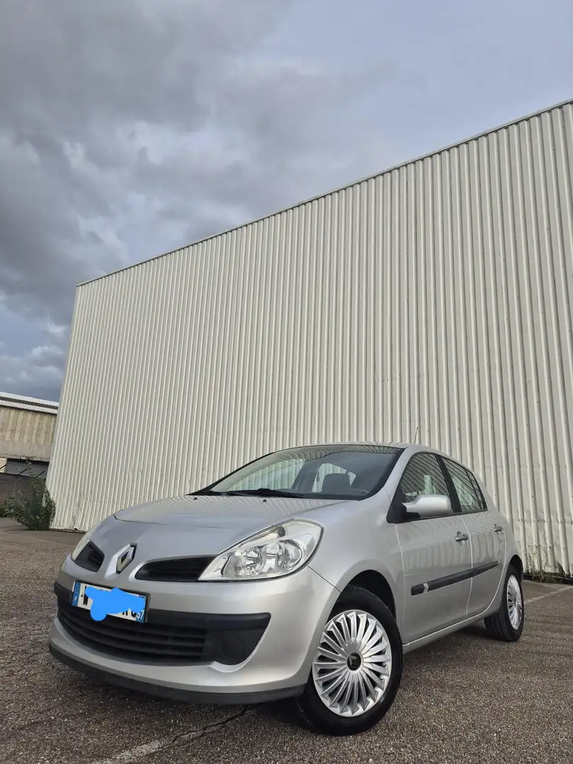 Renault Clio Clio 1.4 16V 100 Privilège Gris - 1