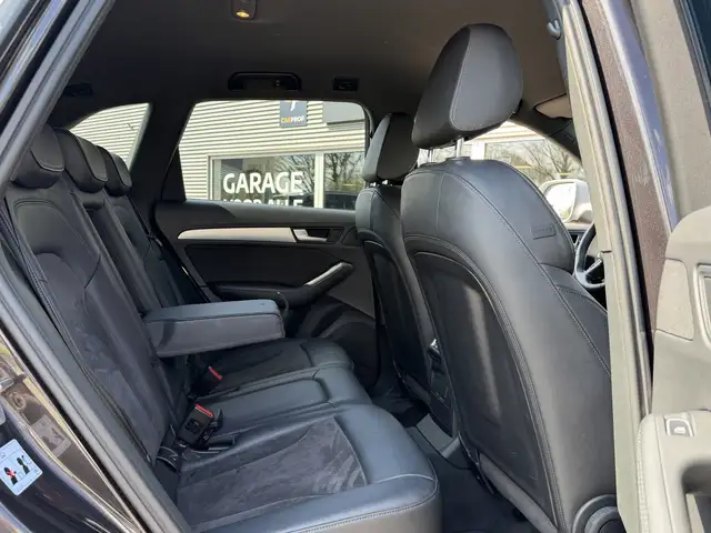 Audi Q5 view 10