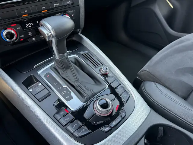 Audi Q5 view 12