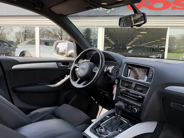 Audi Q5 view 8