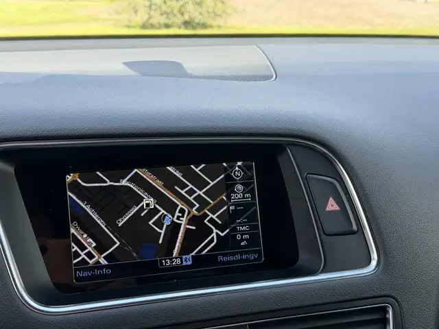 Audi Q5 view 14