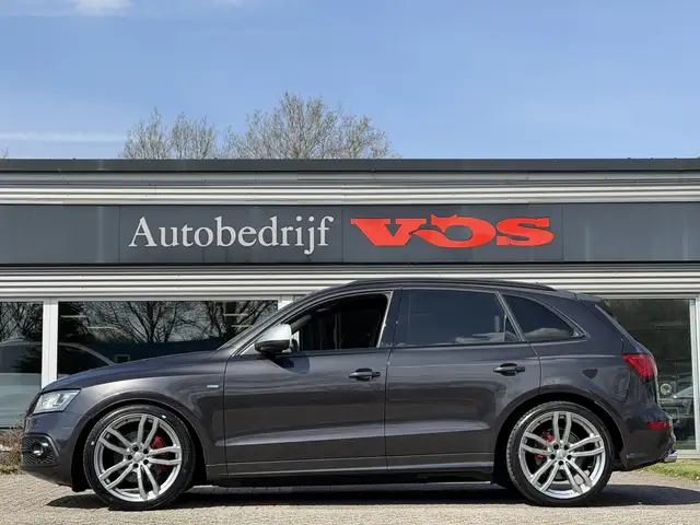 Audi Q5 view 3