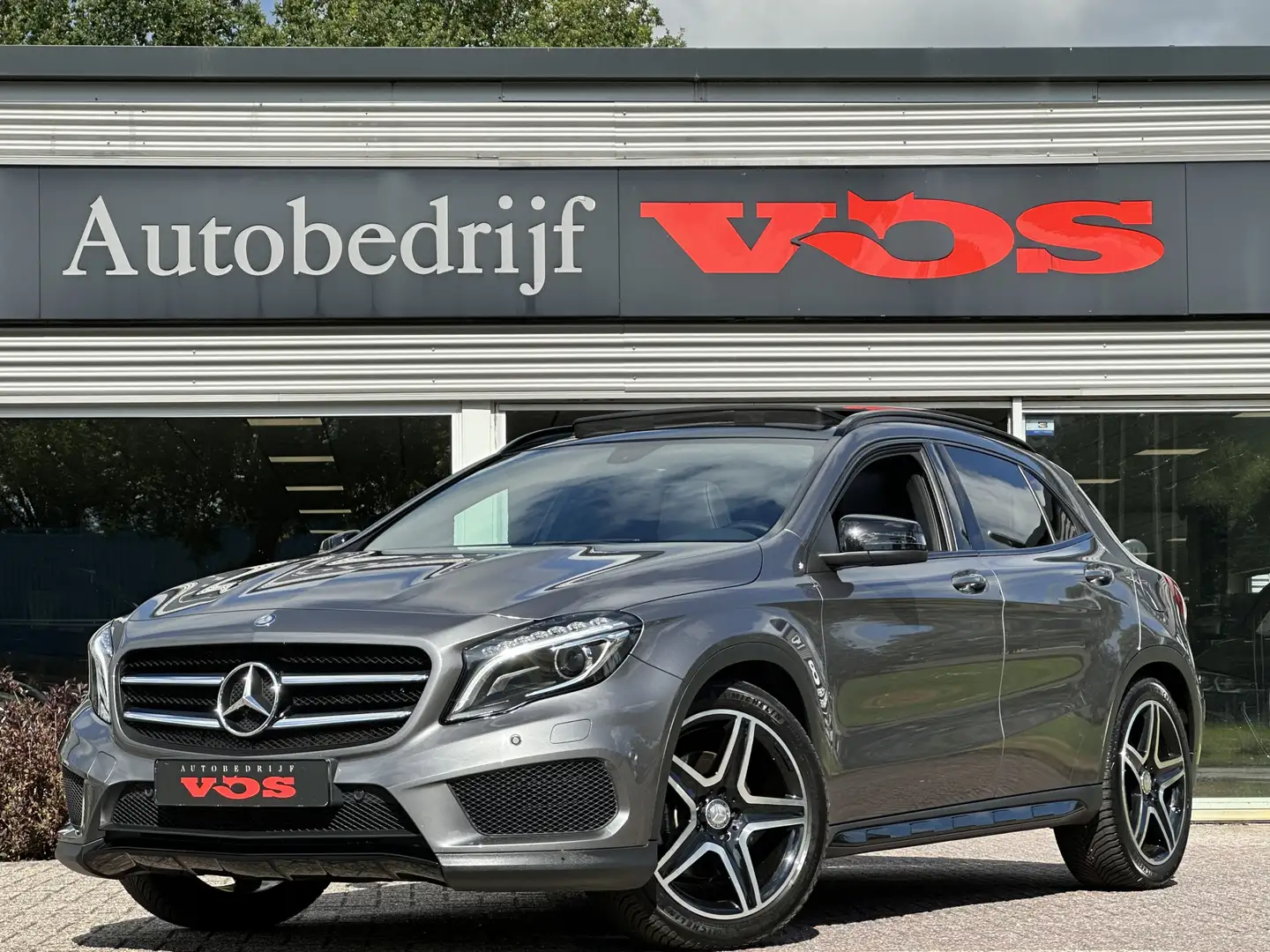 Mercedes-Benz GLA 250 AMG-Line | Panodak | 211 pk | Cruise | 19 inch Gris - 1