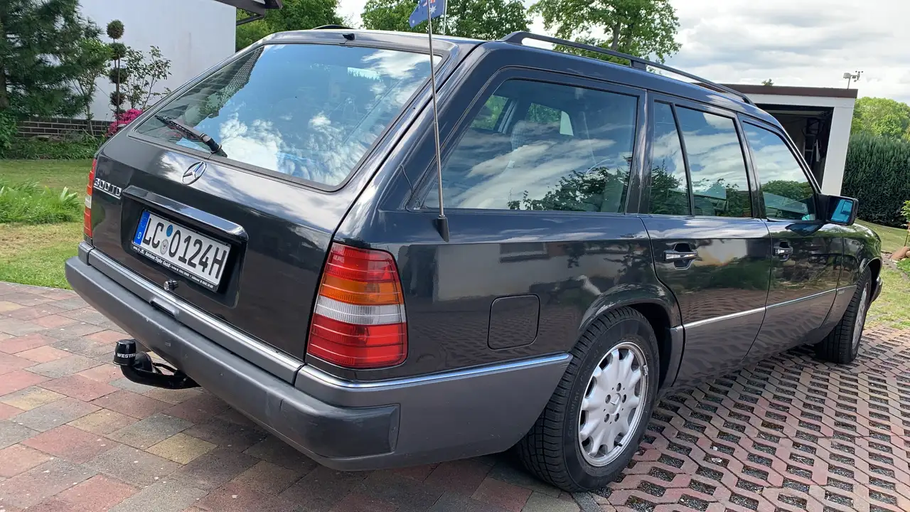 Mercedes-Benz E 300 TD 300, foto 2
