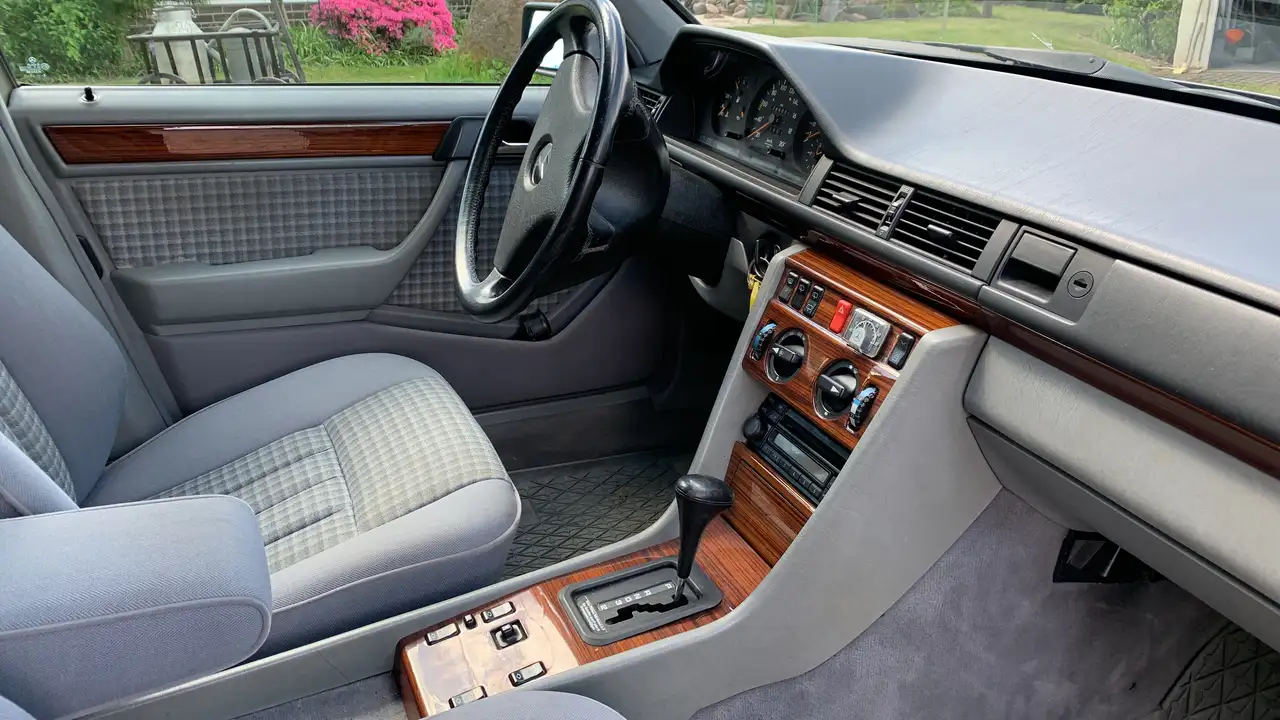 Mercedes-Benz E 300 TD 300, foto 3