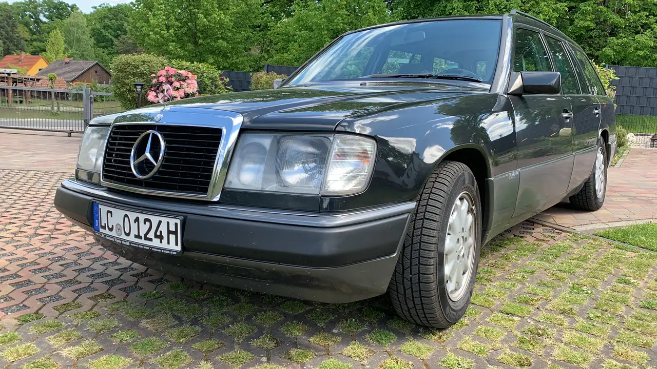 Mercedes-Benz E 300 TD 300, foto 1