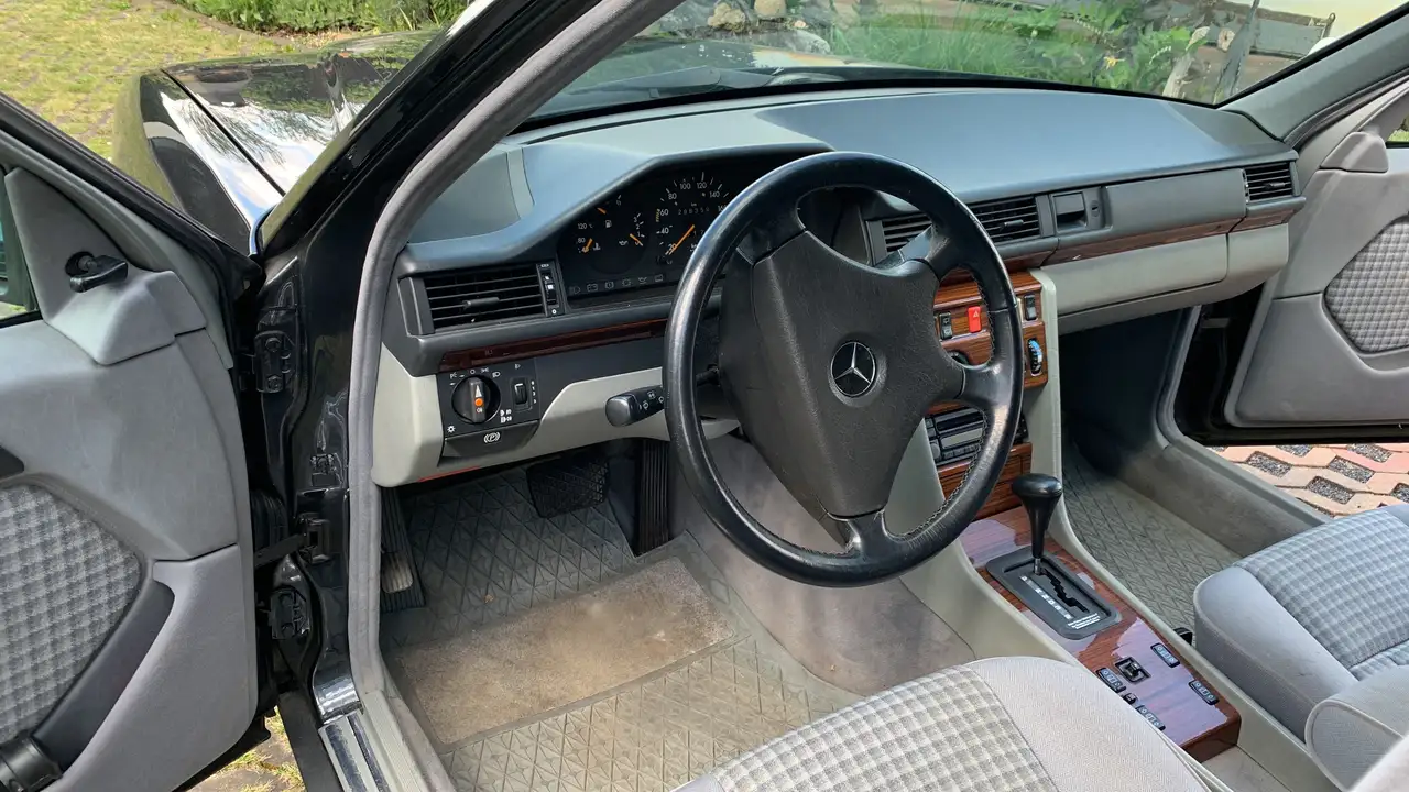 Mercedes-Benz E 300 TD 300, foto 4