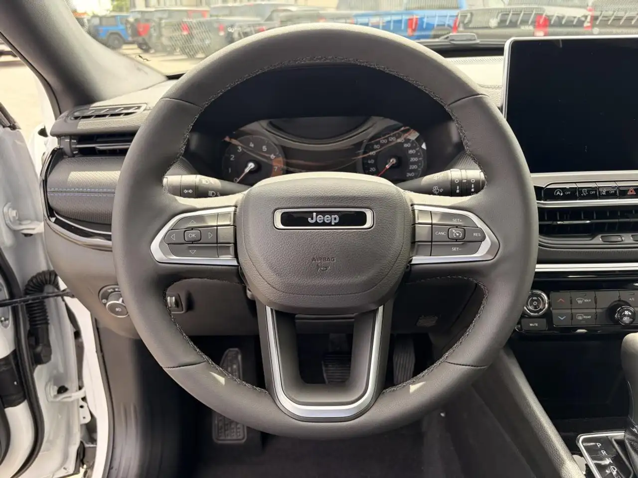 Jeep Compass снимка Jeep Compass
