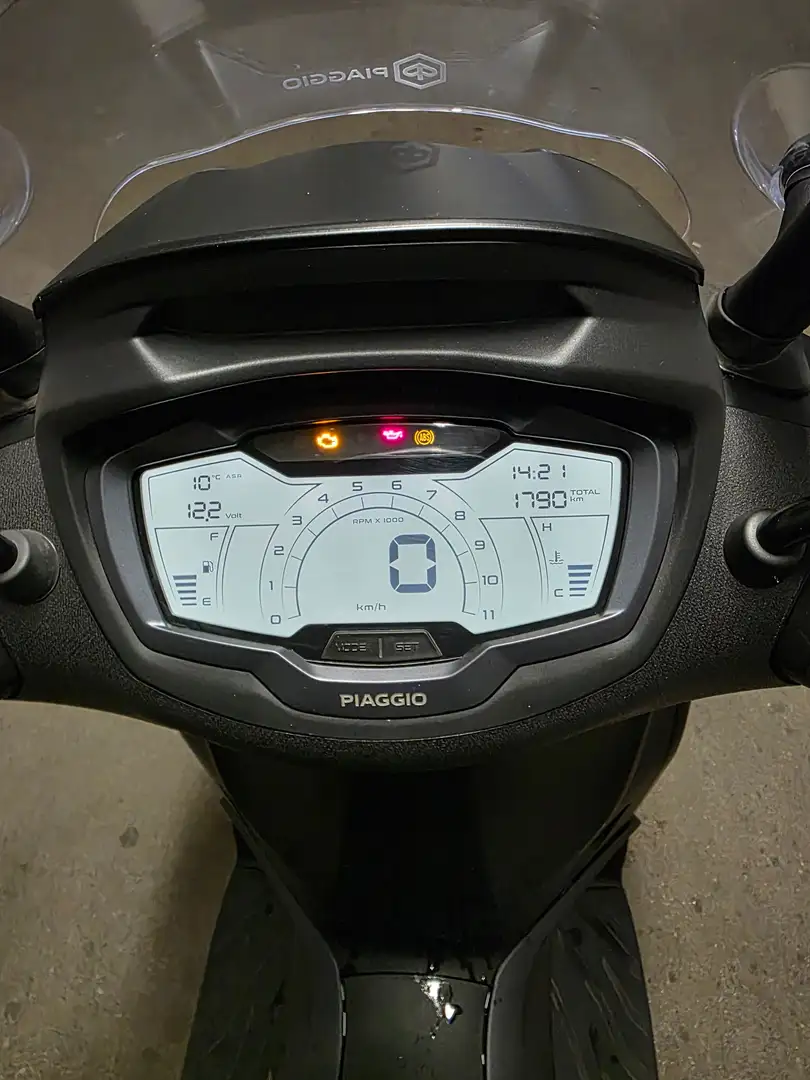 Piaggio Beverly 400 Beverly s 400 hpe Černá - 1