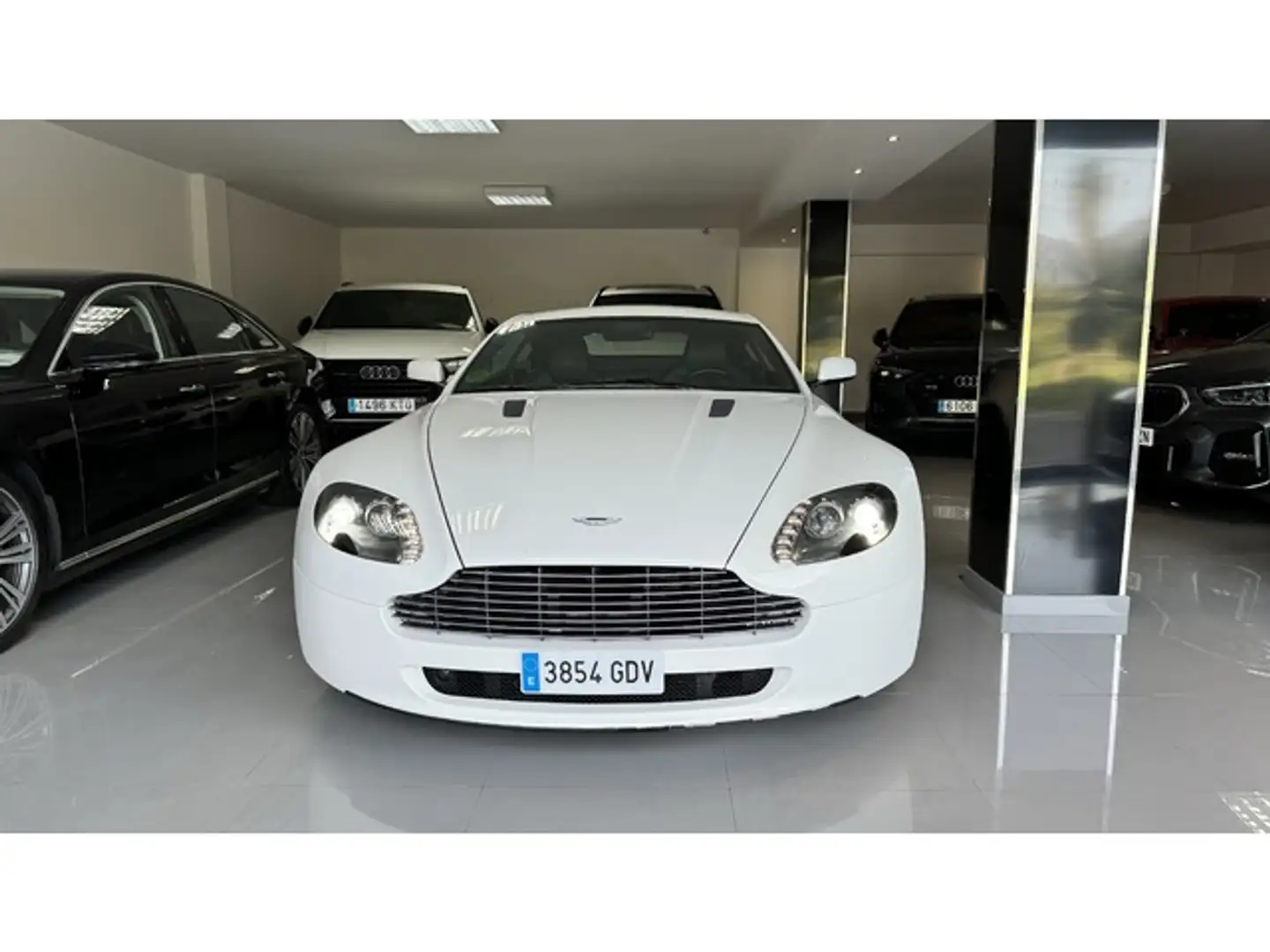 Aston Martin Vantage Білий - 2