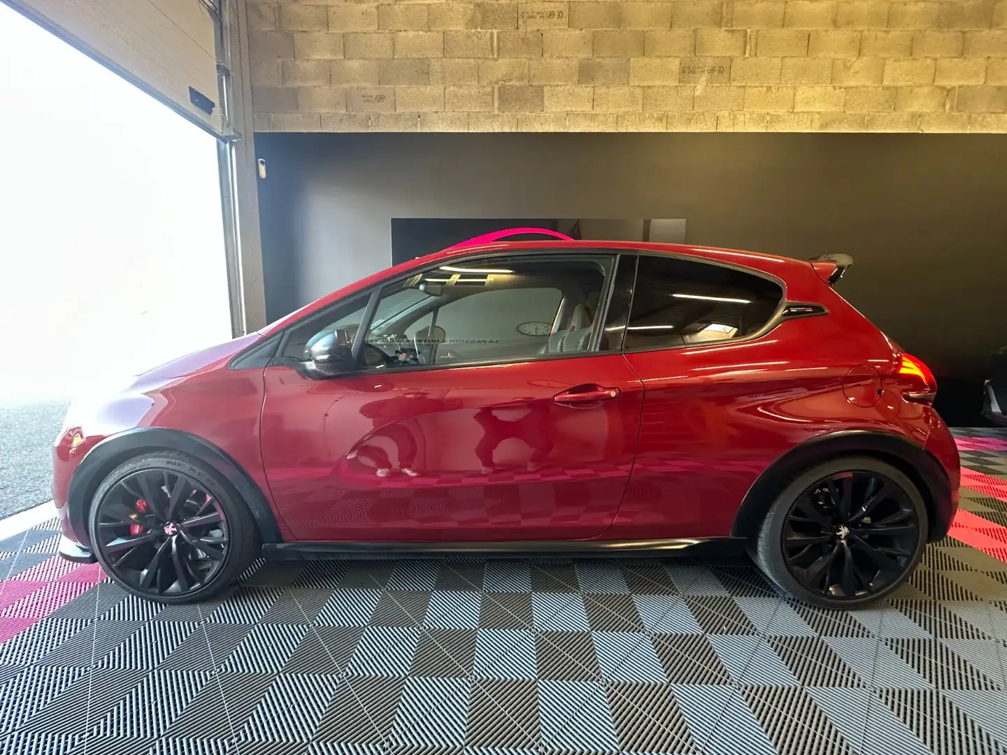 Peugeot 208 GTi By Peugeot Sport crvena - 2