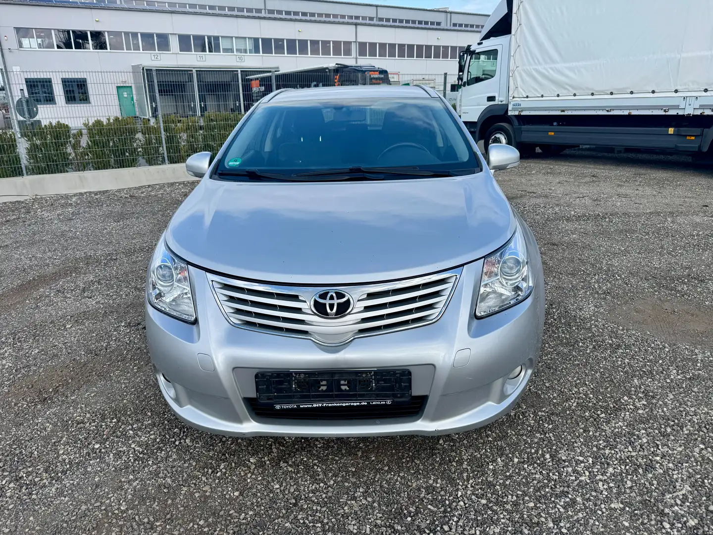 Toyota Avensis 2.0 Euro 5 / NAVI / 8 fach / TÜV / AHK / Tempo Grau - 2
