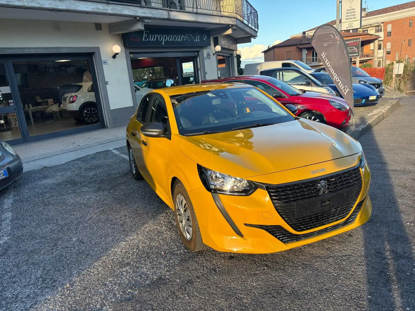 Peugeot 208 208 1.2 puretech Like s Giallo - 1