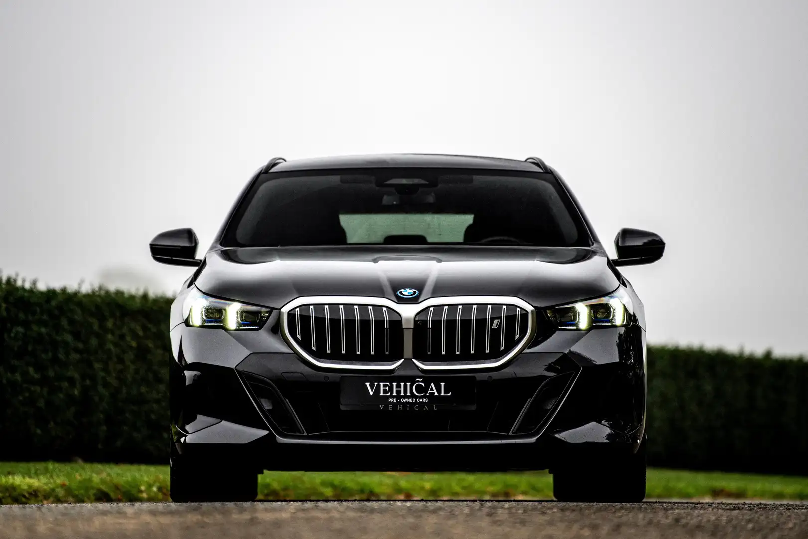 BMW i5 eDrive40 Touring M | B&O | PANO | 360° CAMERA | Gris - 2