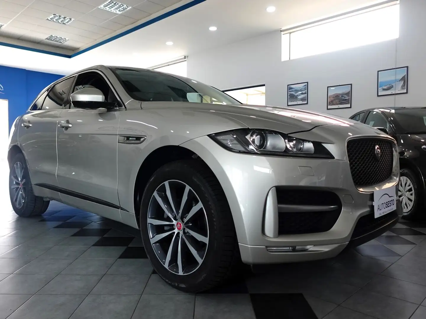 Jaguar F-Pace 2.0d 180 CV AWD R-SPORT - 2