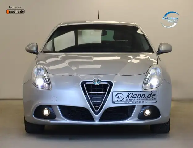 Alfa Romeo Giulietta view 2