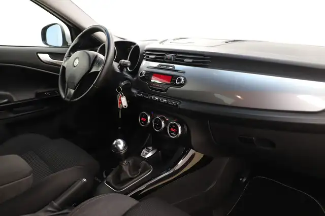 Alfa Romeo Giulietta view 15