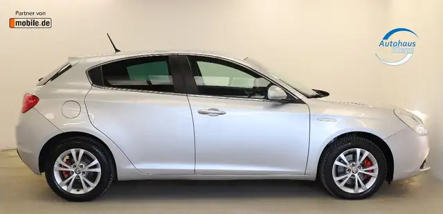 Alfa Romeo Giulietta view 5