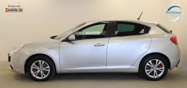 Alfa Romeo Giulietta view 4
