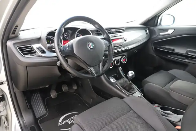 Alfa Romeo Giulietta view 13