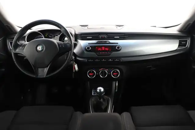 Alfa Romeo Giulietta view 14