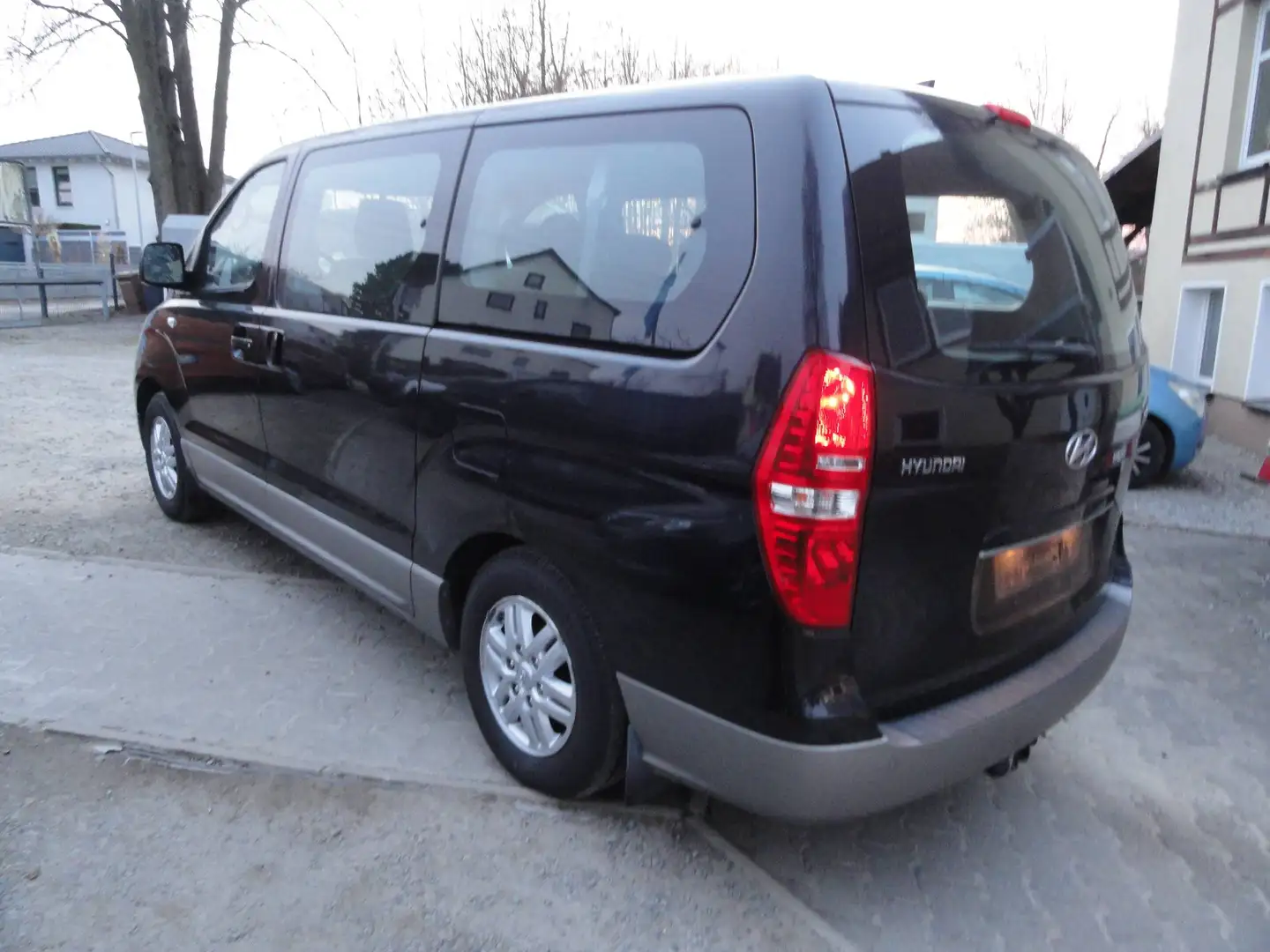 Hyundai H-1 H-1 2.5 CRDi Travel Trend 8 Sitzer/AHK/Navi Schwarz - 2