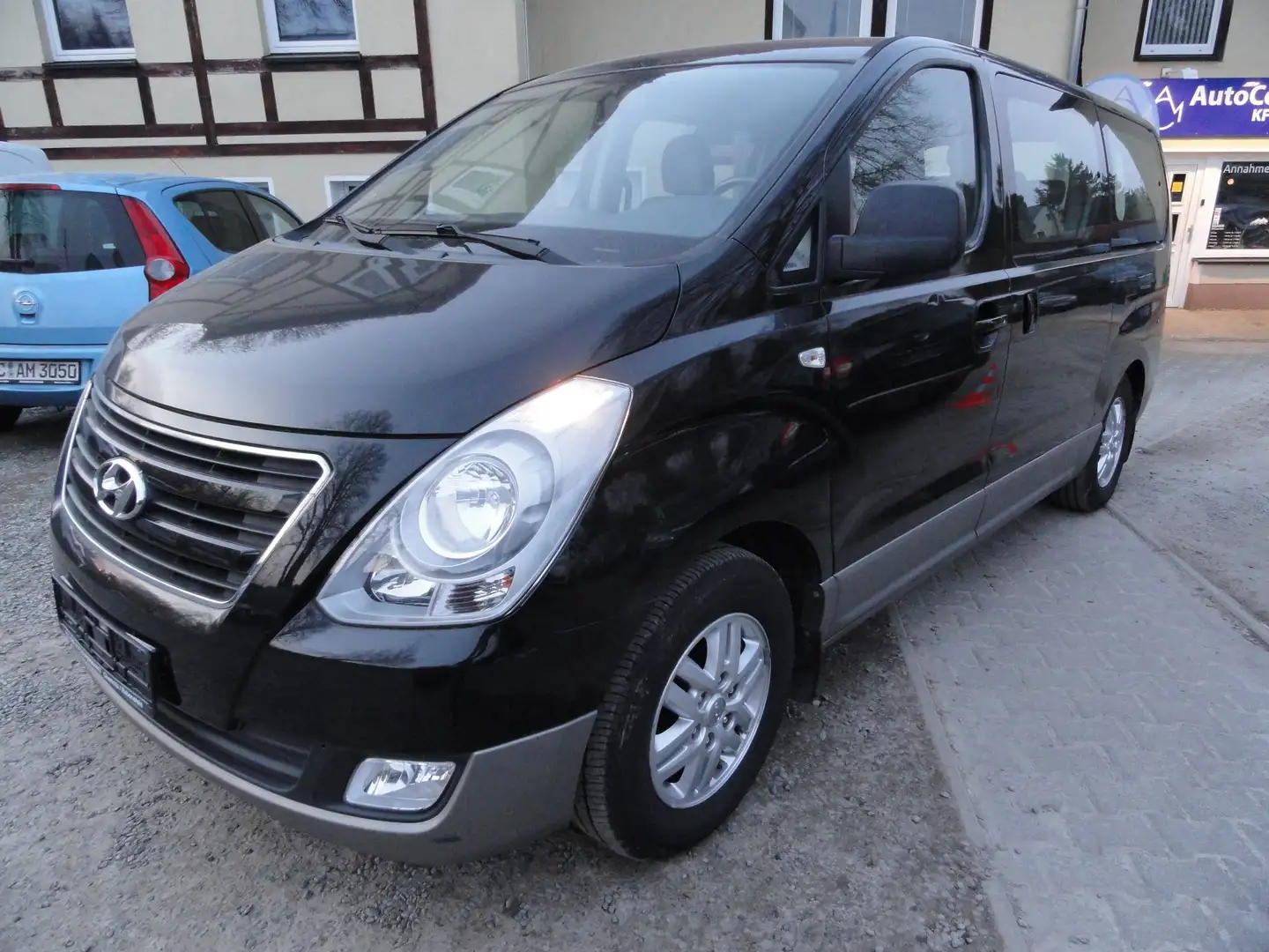Hyundai H-1 H-1 2.5 CRDi Travel Trend 8 Sitzer/AHK/Navi Schwarz - 1