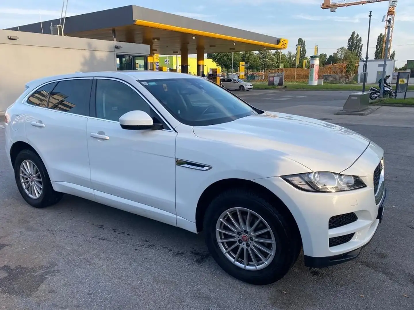 Jaguar F-Pace 20d Prestige Білий - 2