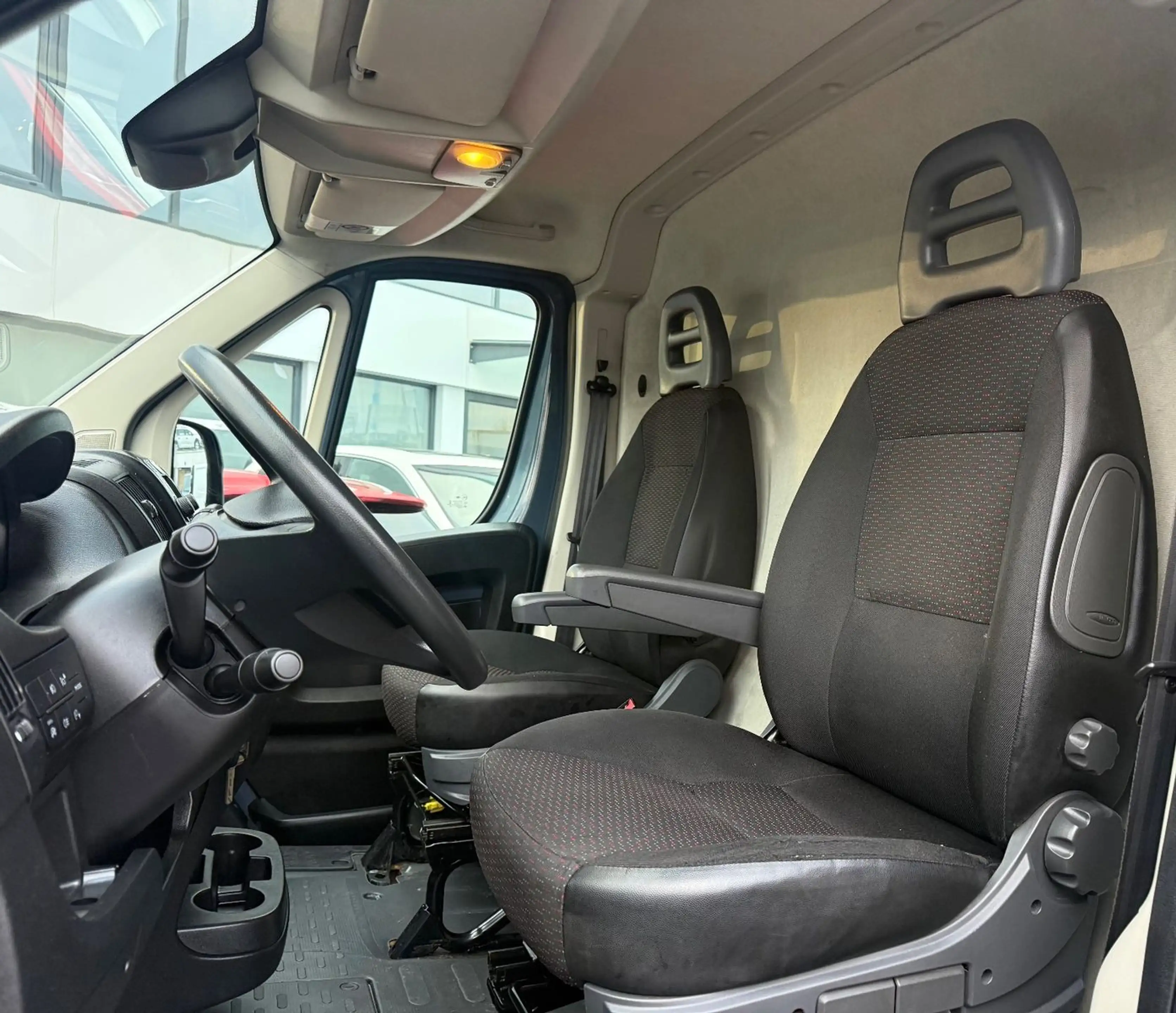 Peugeot Boxer 2.2 HDI Kasten*L1H1*KLIMA*KAMERA*Allwetter — photo 5