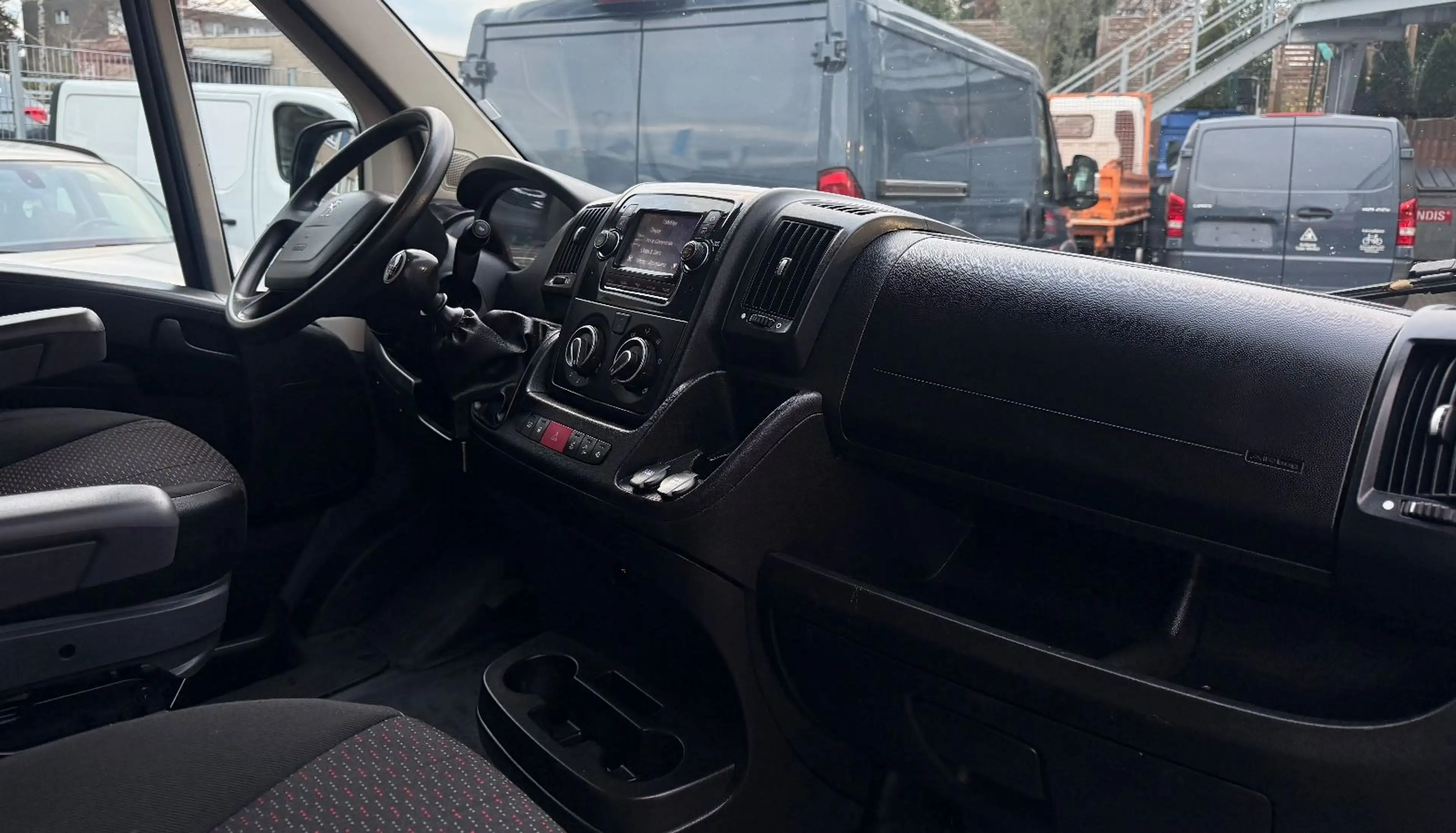 Peugeot Boxer 2.2 HDI Kasten*L1H1*KLIMA*KAMERA*Allwetter — photo 3