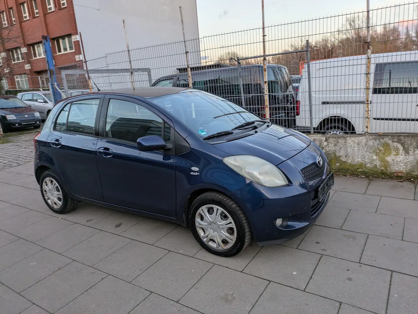 Toyota Yaris Sol Bleu - 2
