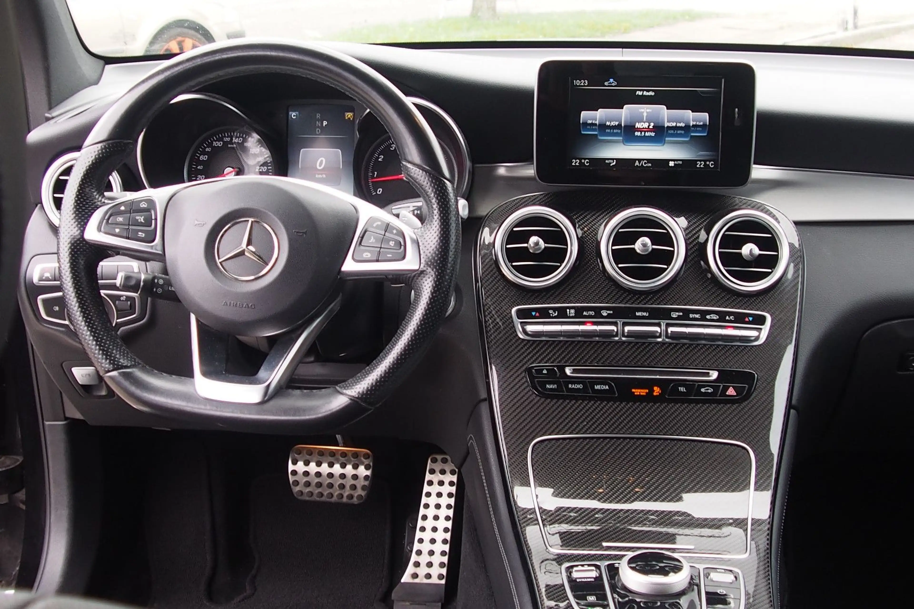 Mercedes-Benz GLC 250 4Matic/AMG-Line/AHK/Head-Up/360° — photo 8