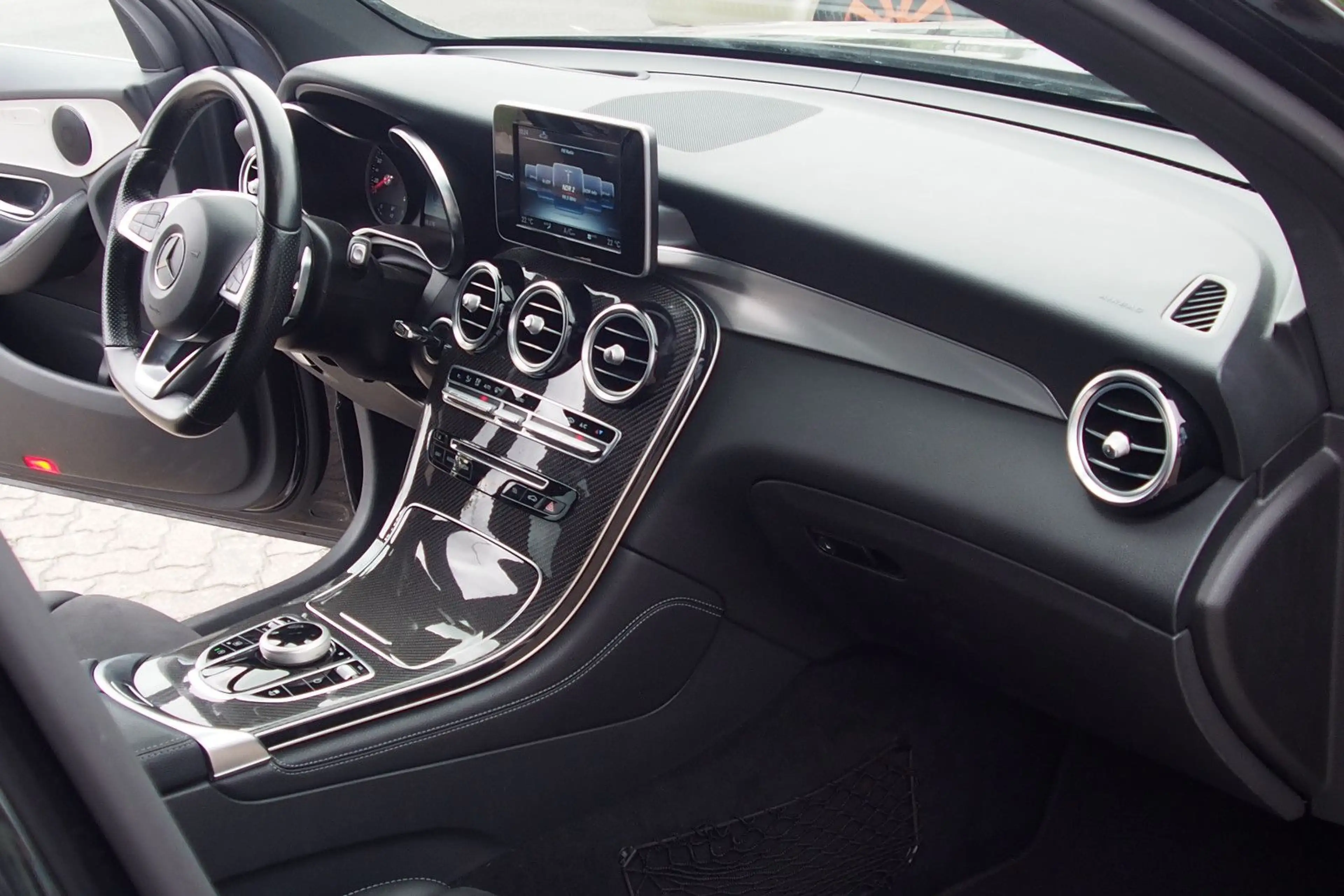 Mercedes-Benz GLC 250 4Matic/AMG-Line/AHK/Head-Up/360° — photo 12