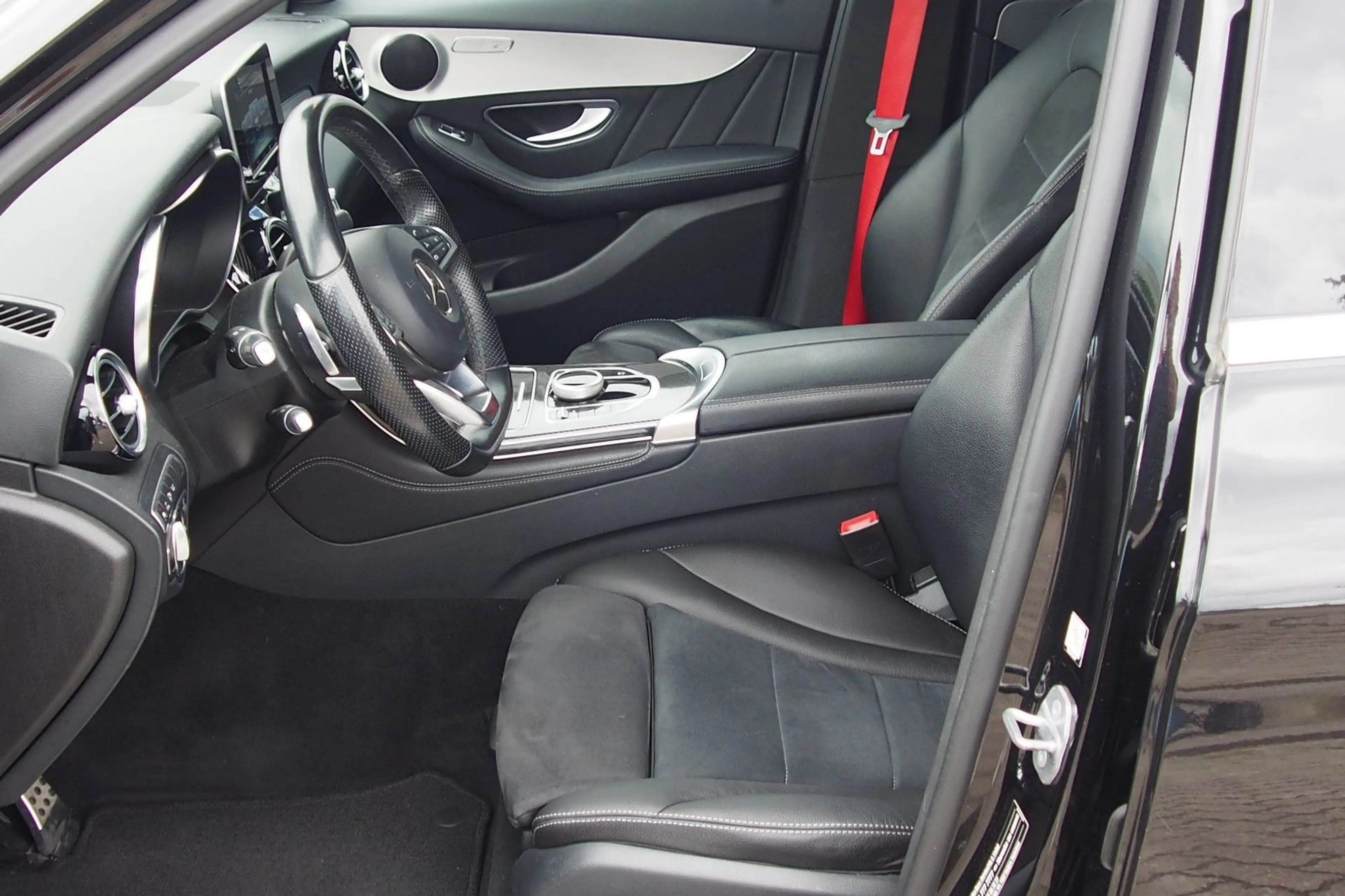 Mercedes-Benz GLC 250 4Matic/AMG-Line/AHK/Head-Up/360° — photo 6