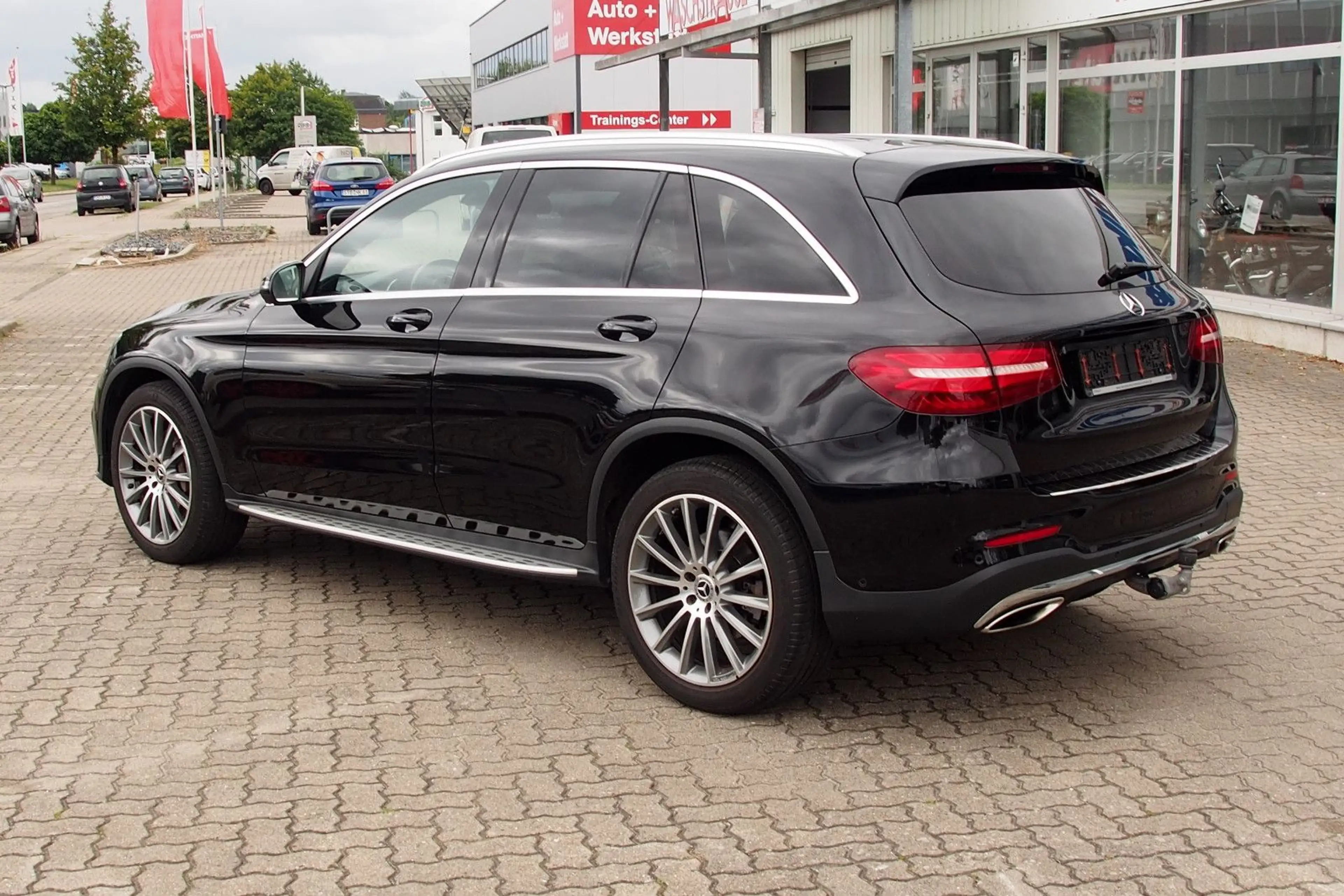 Mercedes-Benz GLC 250 4Matic/AMG-Line/AHK/Head-Up/360° — photo 4
