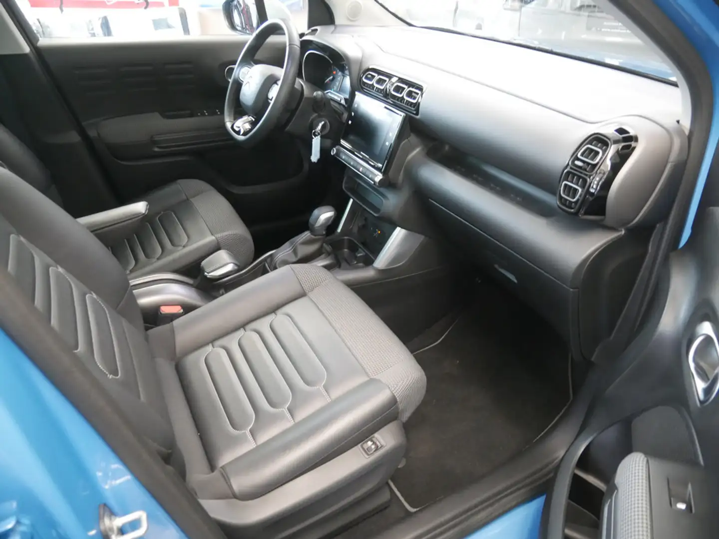 Citroen C3 Aircross PureTech 110 S&S EAT6 Shine PANO Blauw - 2