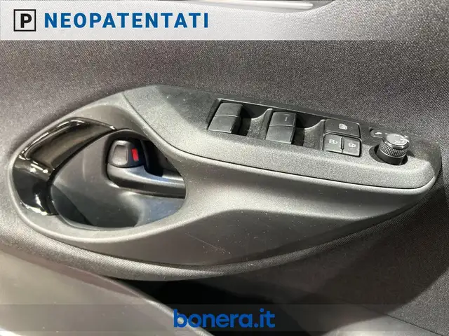 Toyota Yaris view 24