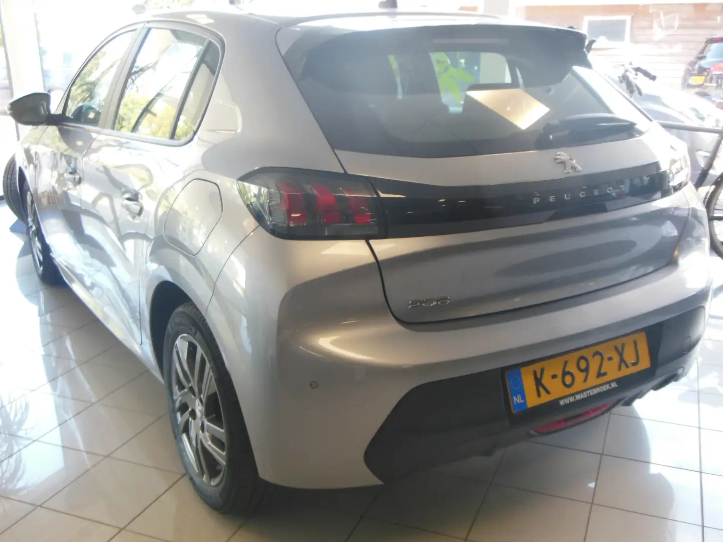 Peugeot 208 1.2 PureTech Blue Lease Active Staat in De Krim Grijs - 2