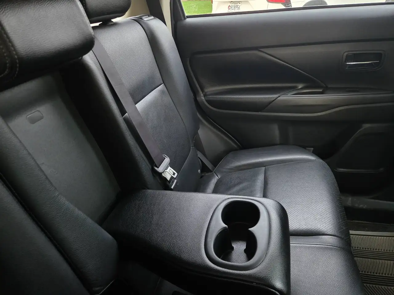 Mitsubishi Outlander снимка Mitsubishi Outlander