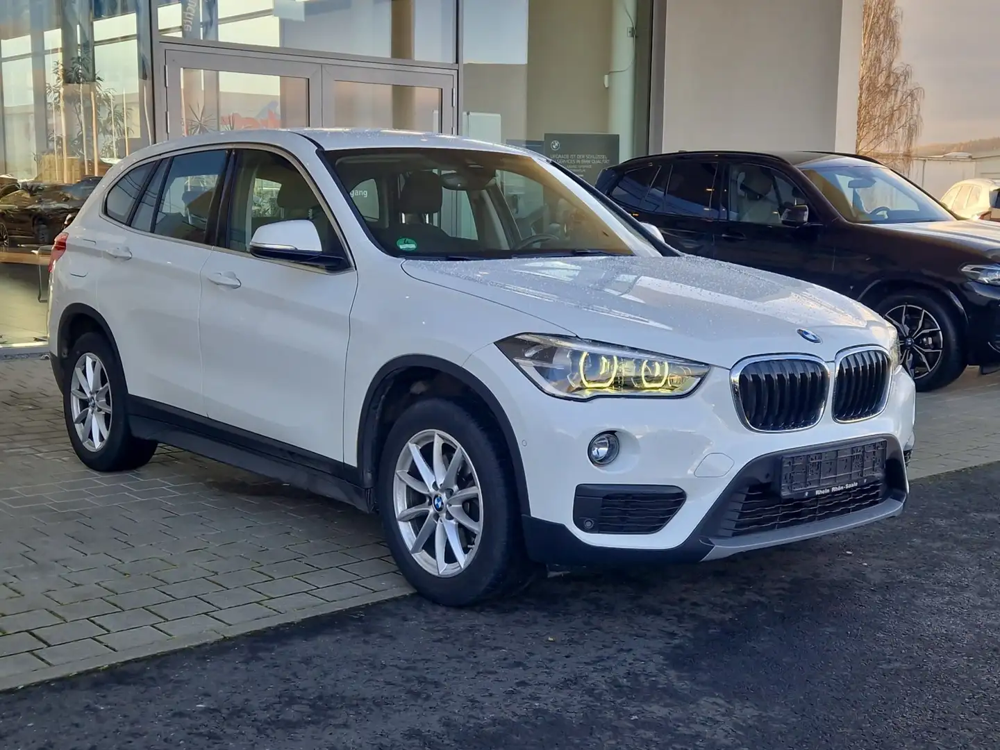 BMW X1 sDrive18d Advantage Navi.AHK.Tempo.PDC.Lordos Weiß - 2