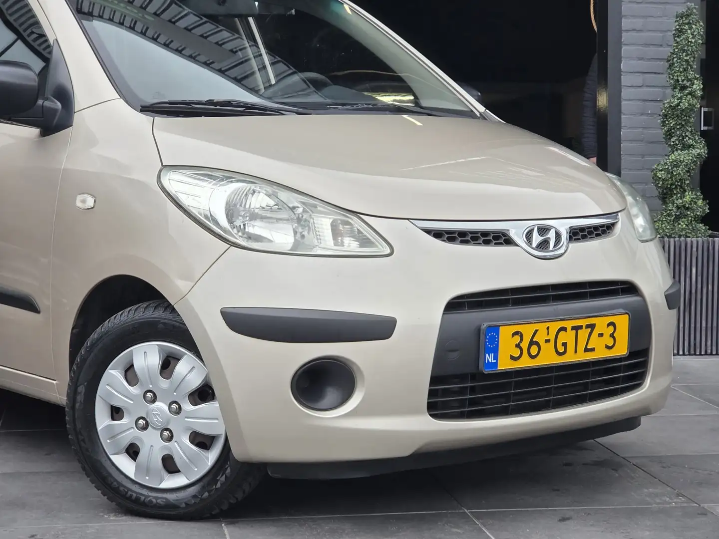 Hyundai i10 1.1 Active|APK|NAP|5 DR|Aux|Elektrische ramen Beige - 2