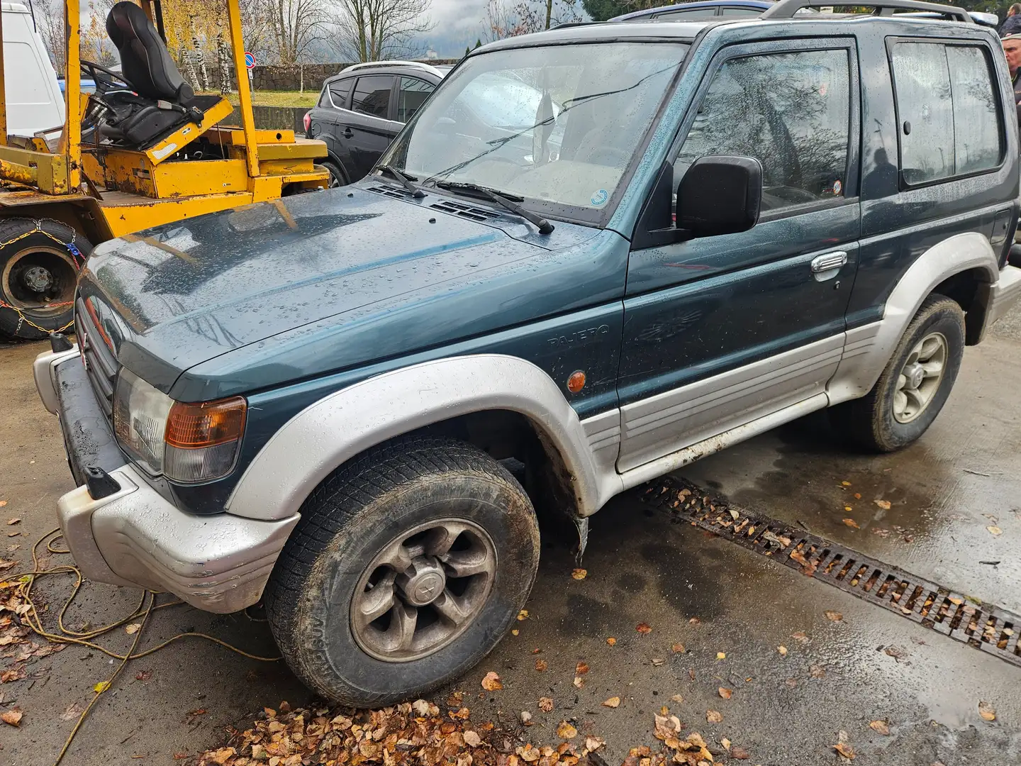 Mitsubishi Pajero Pajero MT 2,5 GLS TD KLIMA 150 000KM TÜV 2JAHRE Grün - 1