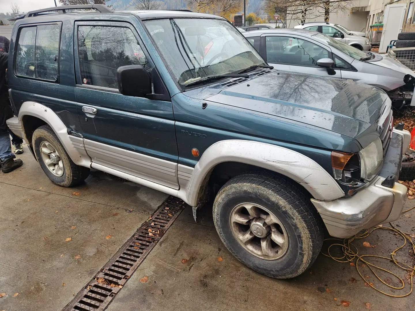 Mitsubishi Pajero Pajero MT 2,5 GLS TD KLIMA 150 000KM TÜV 2JAHRE Grün - 2