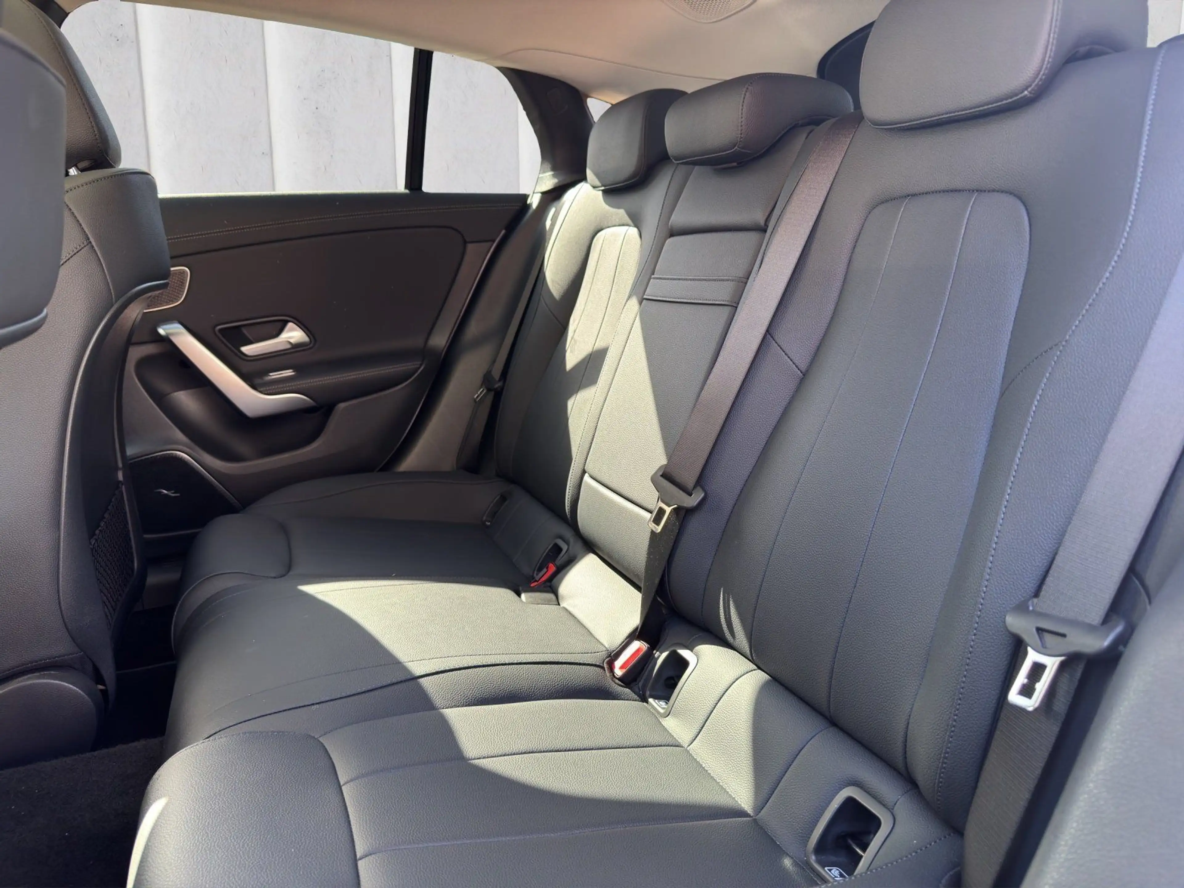 Mercedes-Benz CLA 220 d SB Night Panorama Burmester Sthz DIS — photo 13