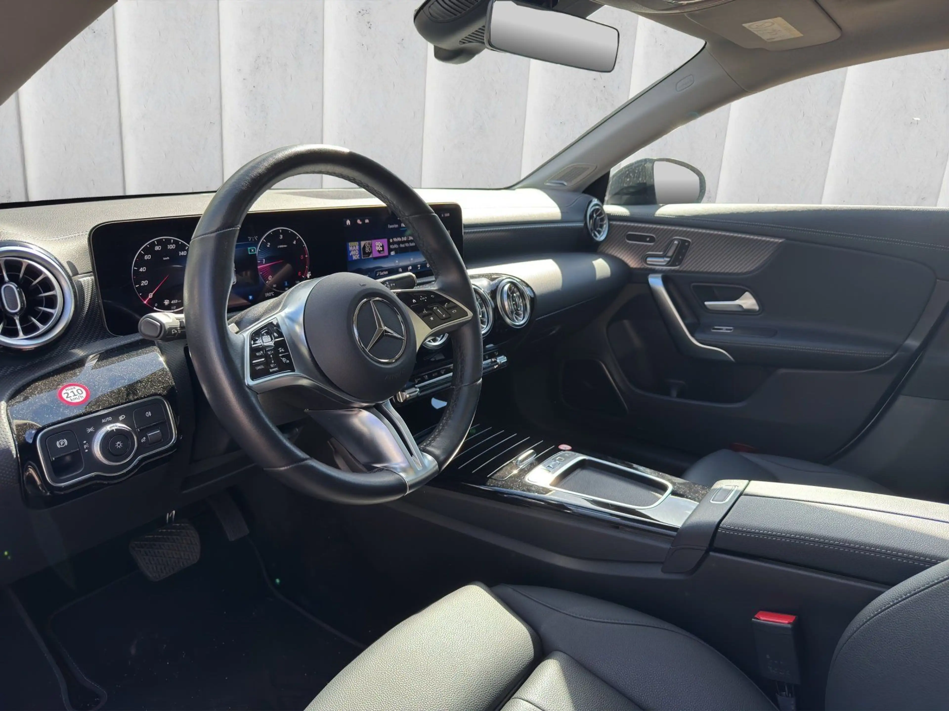 Mercedes-Benz CLA 220 d SB Night Panorama Burmester Sthz DIS — photo 9
