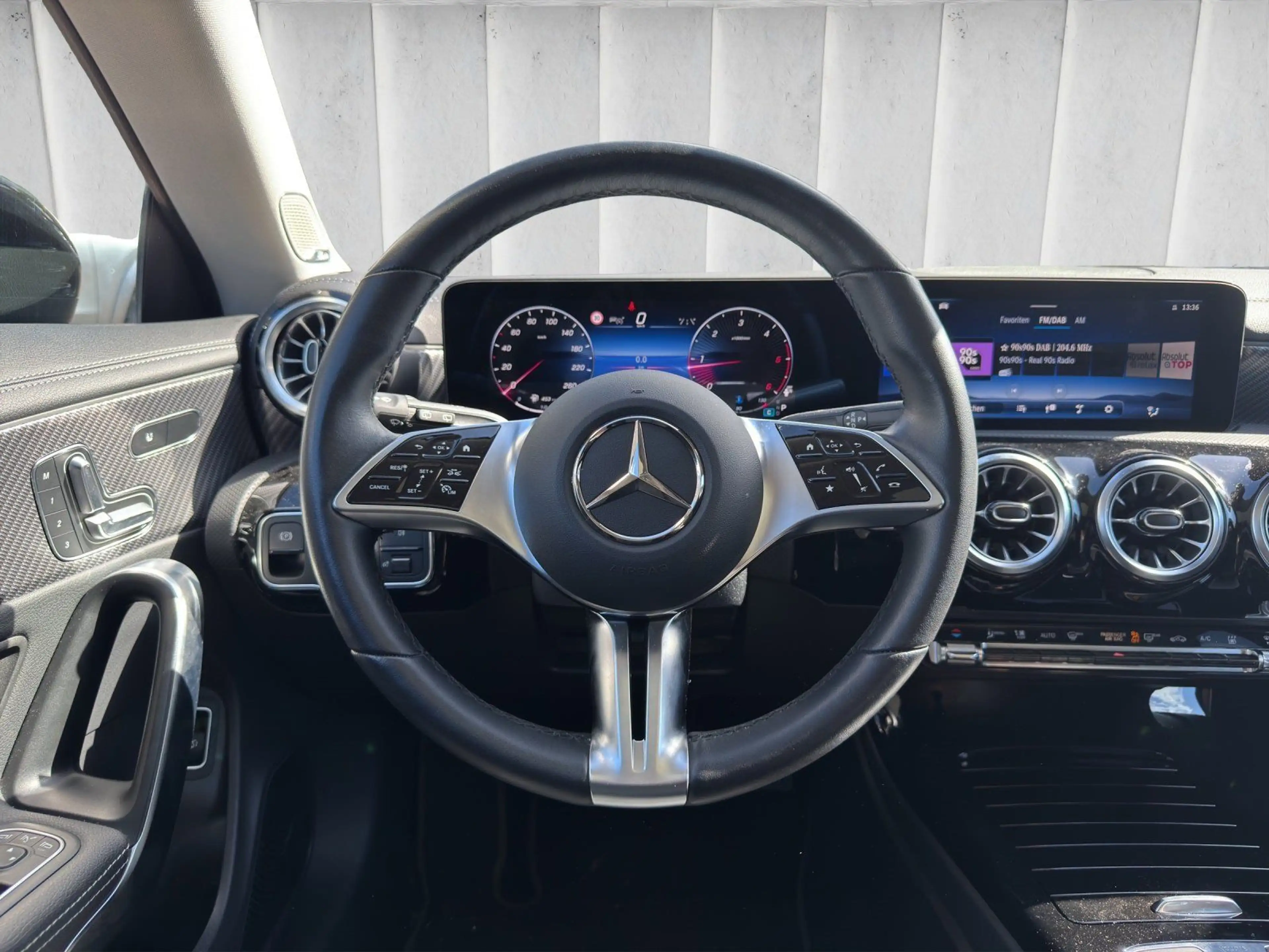 Mercedes-Benz CLA 220 d SB Night Panorama Burmester Sthz DIS — photo 10